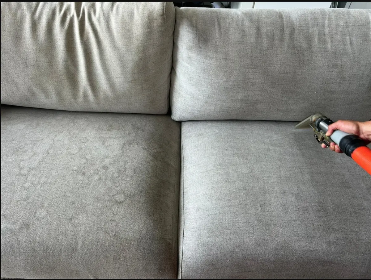 Steam cleaning couch upholstery by Samzu